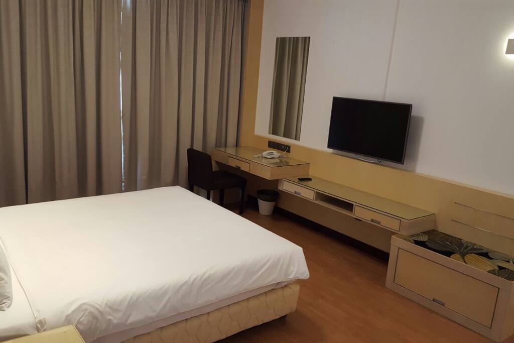 Room 1: East View
