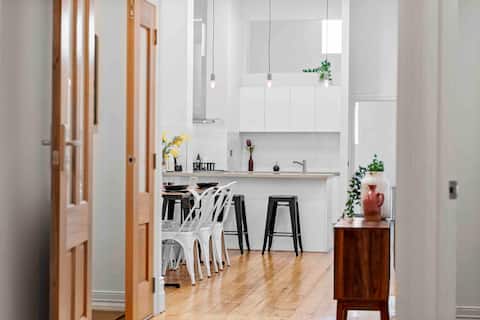 Lydiard Street Apartment perfect for works stays