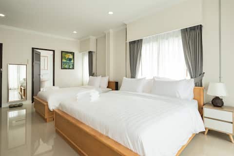 TK204 A spacious room for up to 3pax near BTS Ari