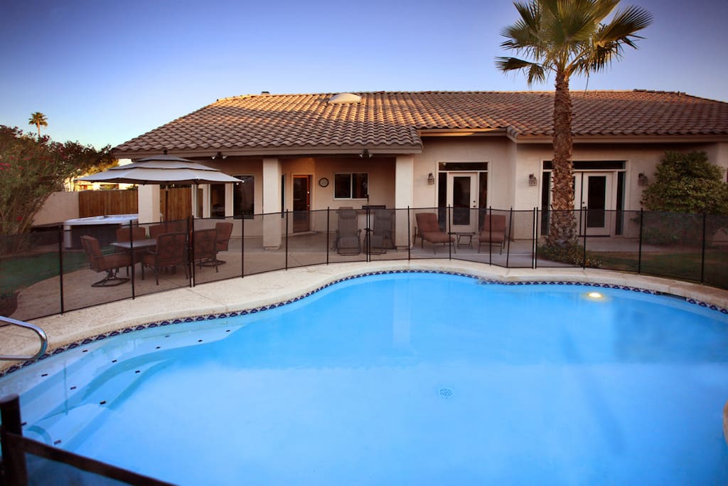 Large pool with optional pool fence for young families - please ask us if you'd like this setup for you!
