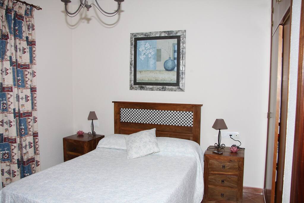 Dormitorio principal con cuarto de baño