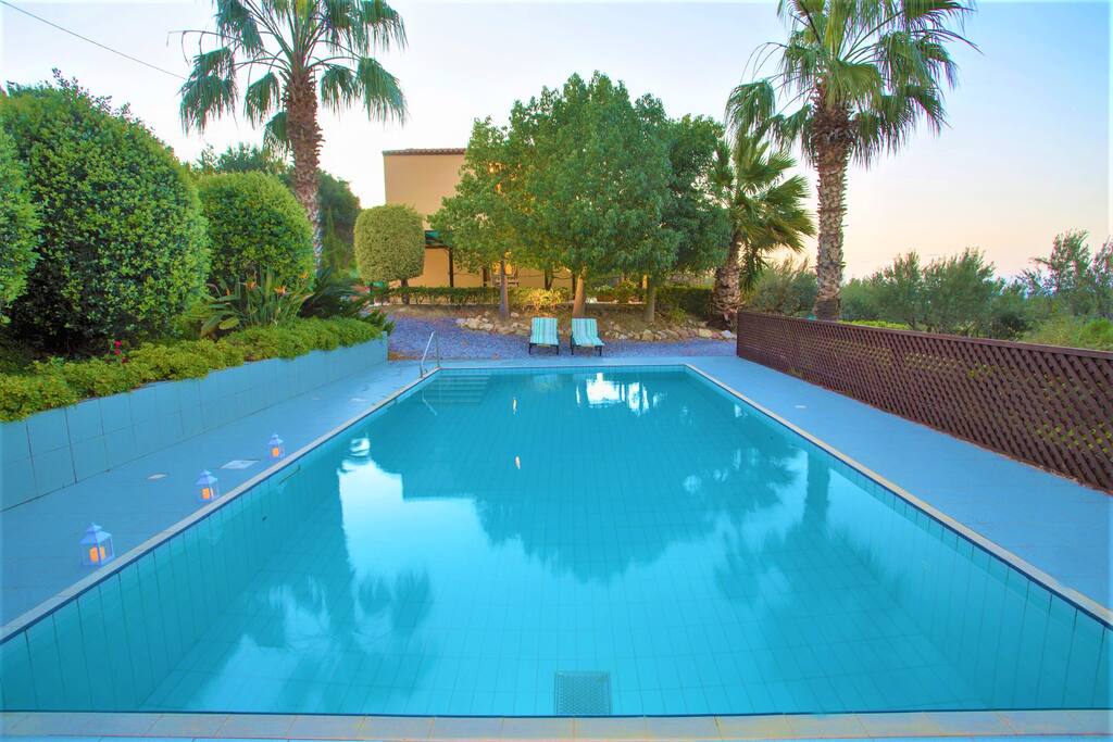 Private swimming pool (55 sqm)