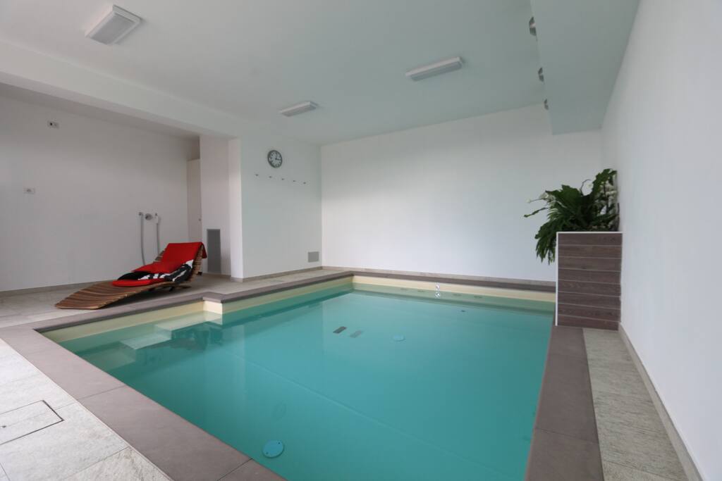 Piscina idromassaggio interna
