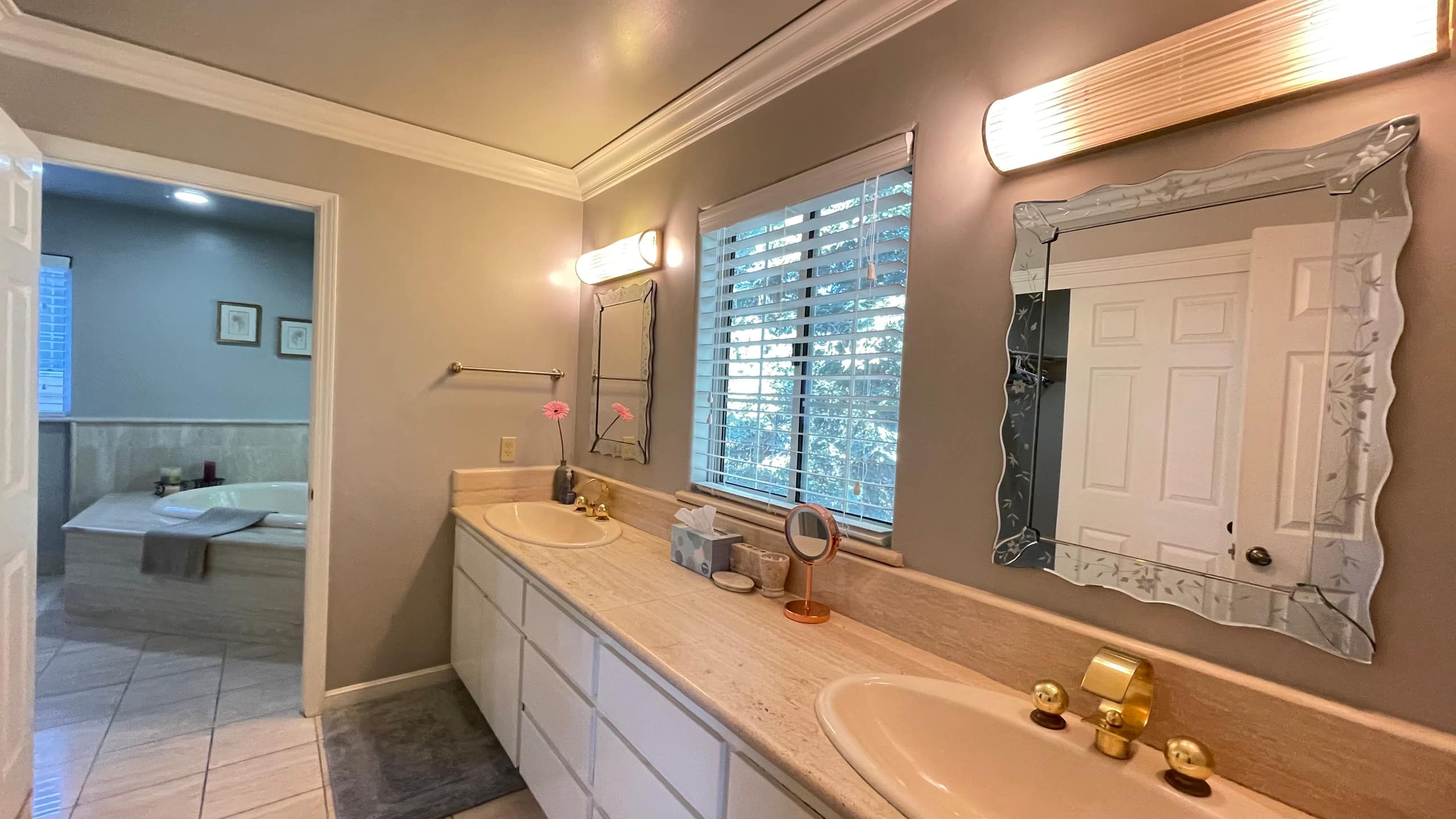 Marble & Hardwood Estate, Gourmet Kitchen - Photo 67