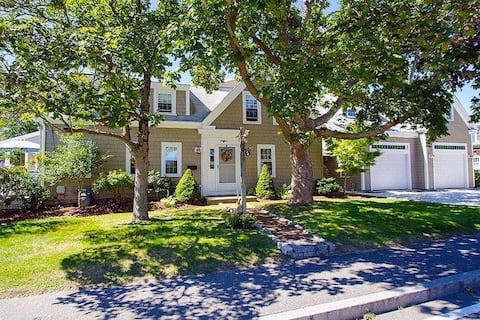 Hyannis Coastal Villa [9bd] - Beaches & Ferries