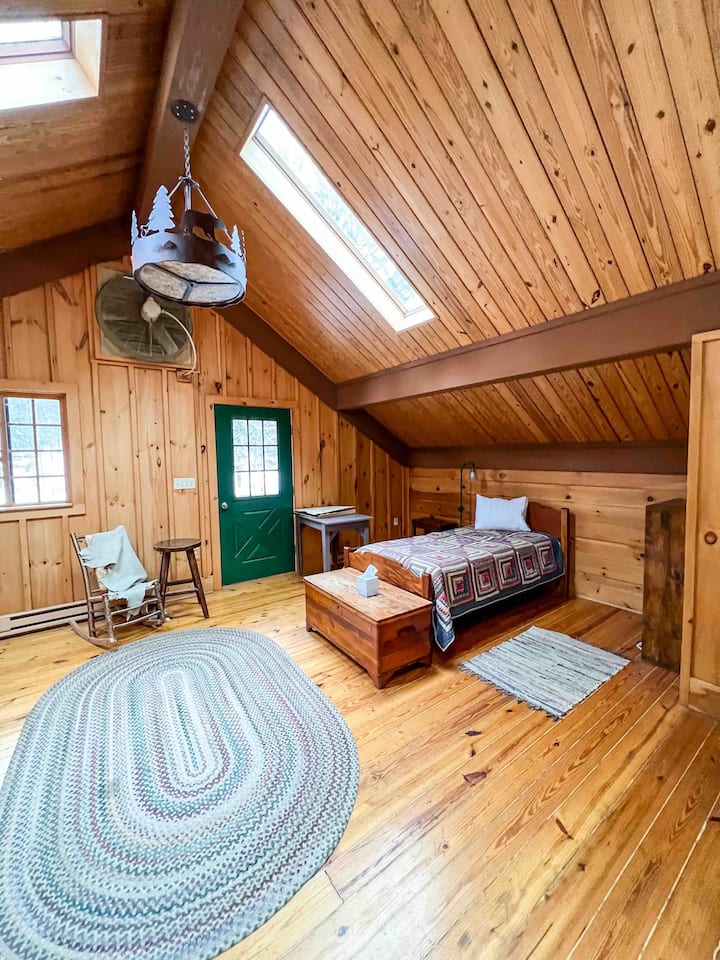 Loft s 3 kreveta za jednu osobu