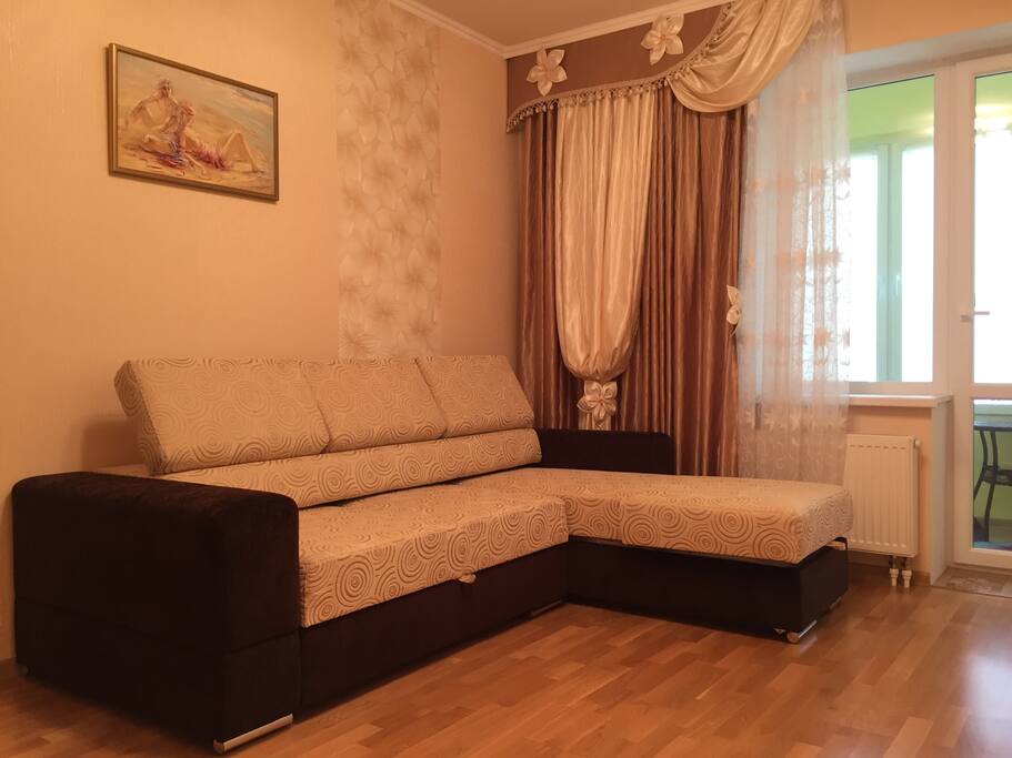 Огромный диван