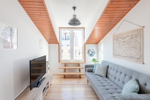 Popular Airbnb listing: Rooftop Graça Square 2-BR with River View Terraces in São Vicente