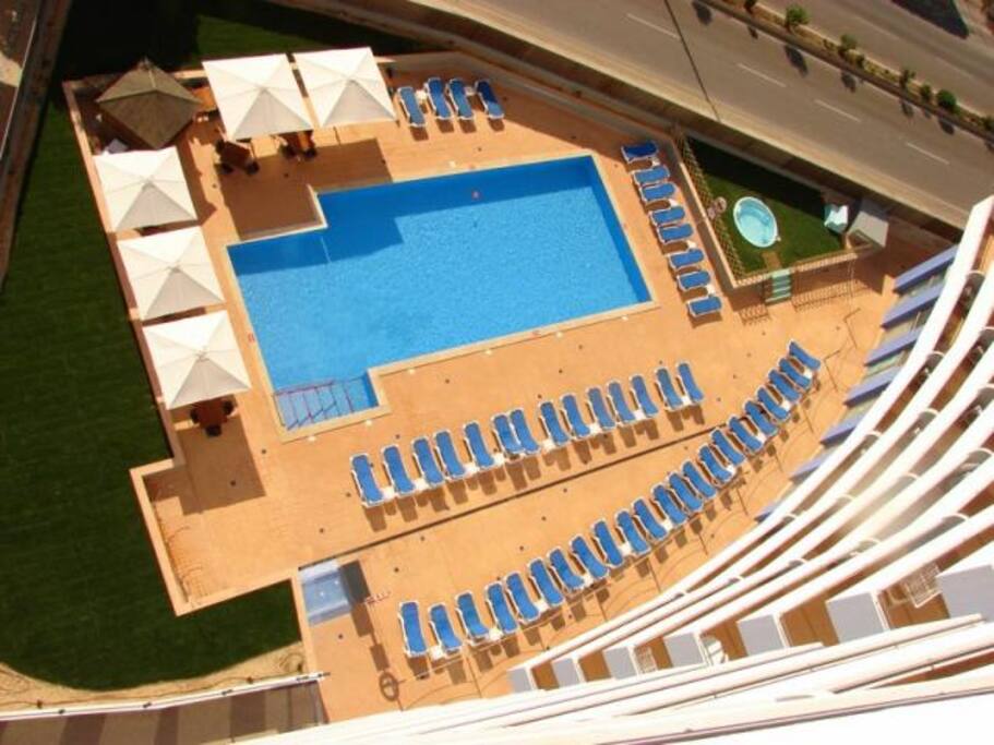 2 outside pools