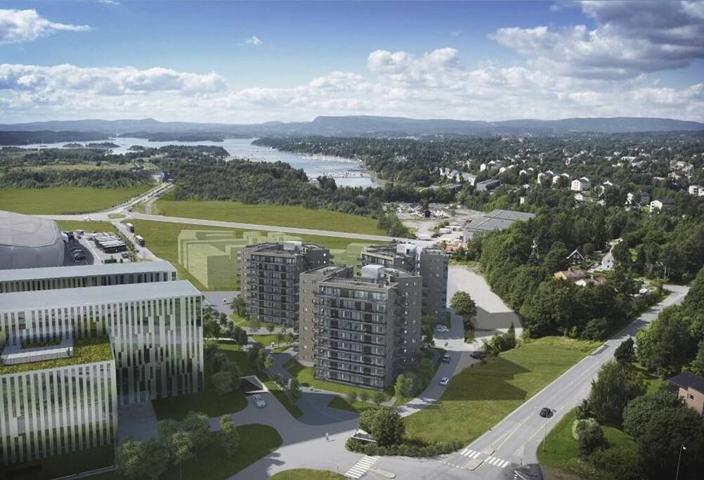 Området med 3 høyblokkker - blokk B (sydvest vendt) til høyre i ytterkant av feltet.