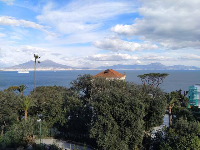 BayView Posillipo, modern, spacious, kids-friendly gallery image 3