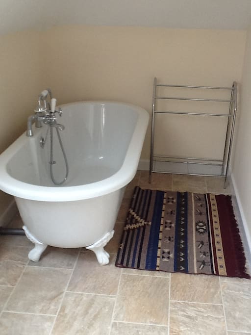 Roll top bath