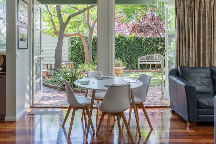 Bright and spacious home w/ garden and spa bath