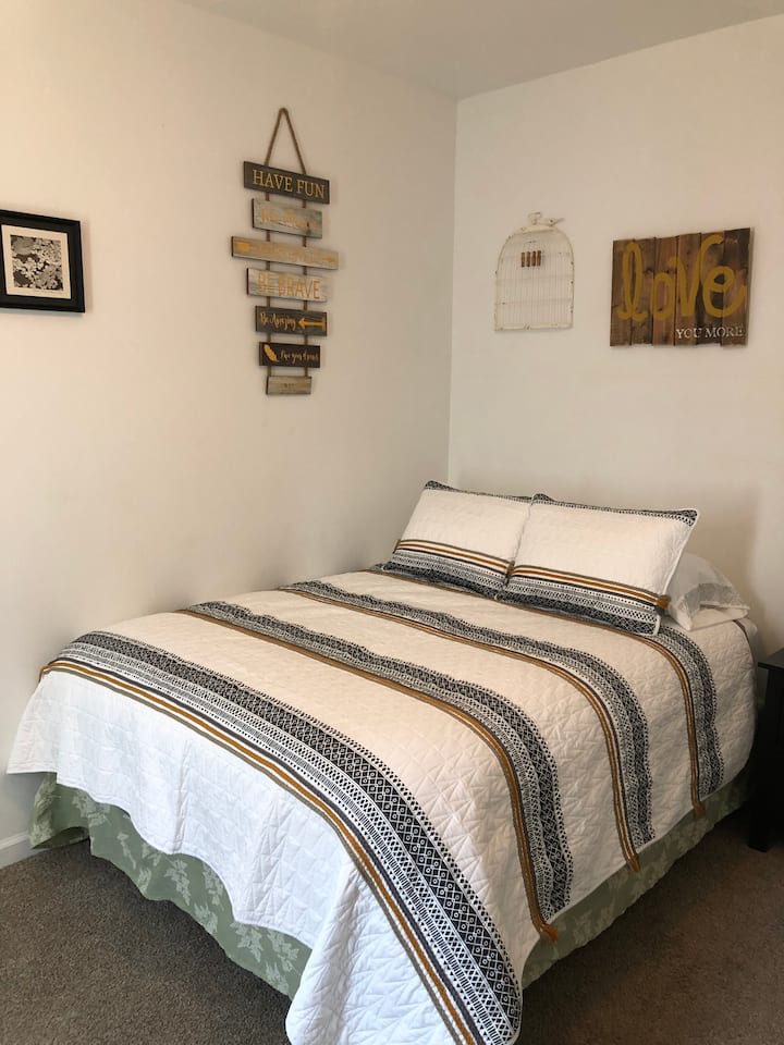 Menšia manželská posteľ