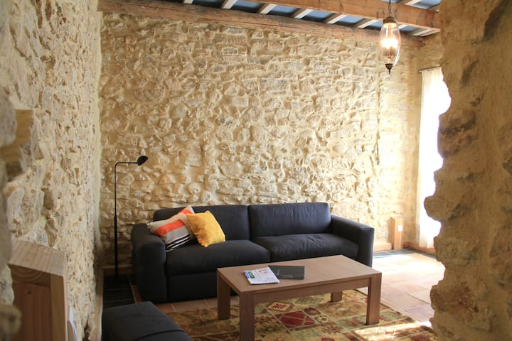 Hollyoaks Estate - La Roque-sur-Cèze