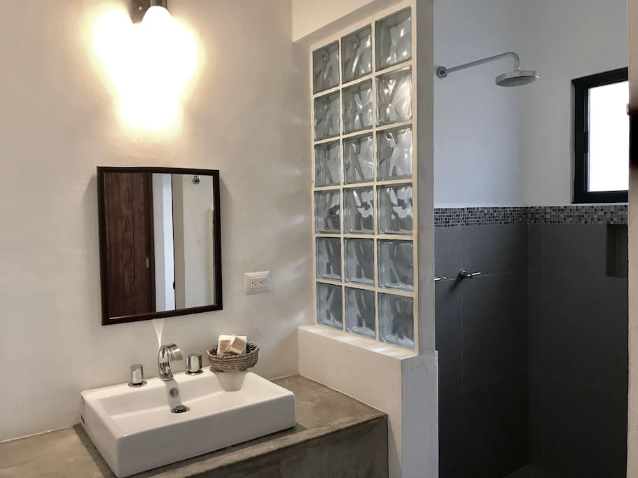 Nice Clean Big Bathroom
