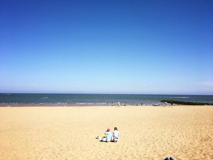 Home by the Sea Houses for Rent in Rhos on Sea, Wales, United Kingdom