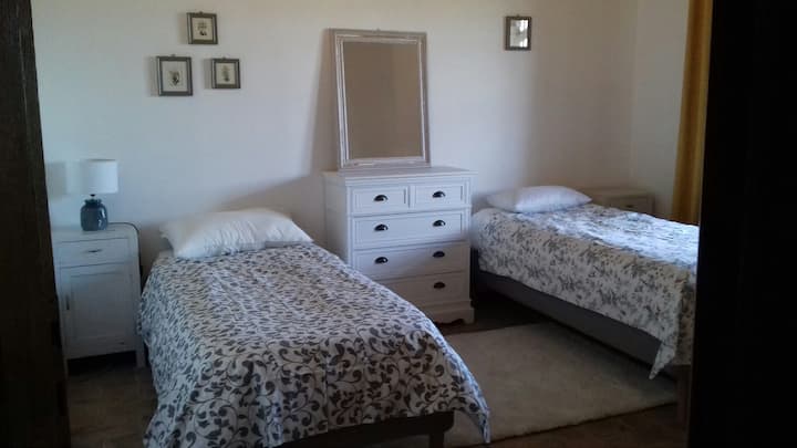 Dormitorio doble en la planta baja.