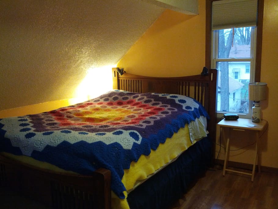 Queen Bed (entrance to bathroom is to the right)