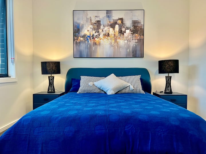 Gardon view master bedroom 1 with queen size bed