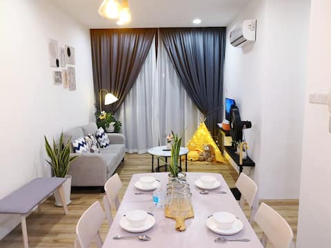 Hanns & King Bed & WIFI + Pool @ Sunshine Comfort HM Stay 3