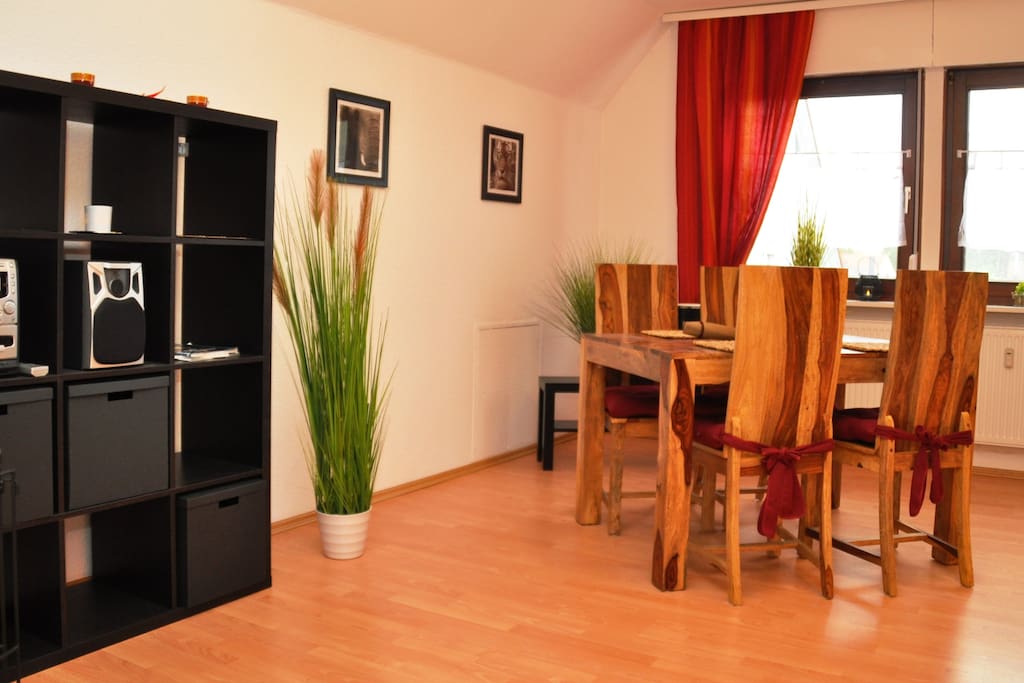 Blick ins große Wohnzimmer