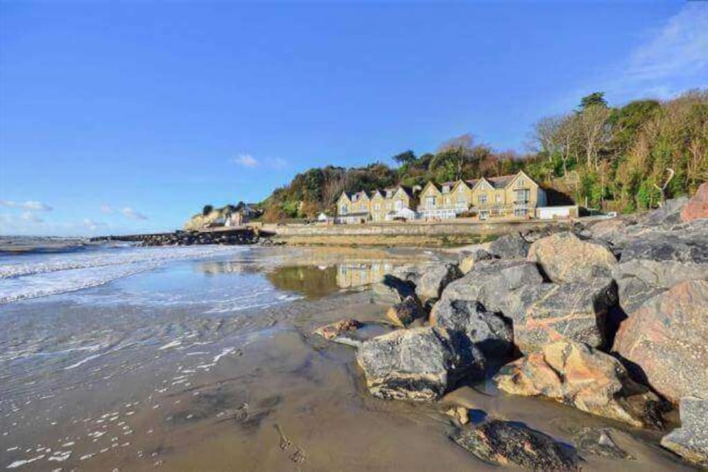 Sea Brae and it's stunning beachfront location.