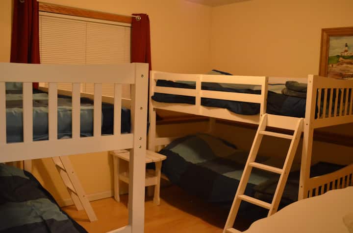 Yataq otağı 3 - İkimərtəbəli çarpayılar (4 Tam Ölçülü İki Çarpayı)