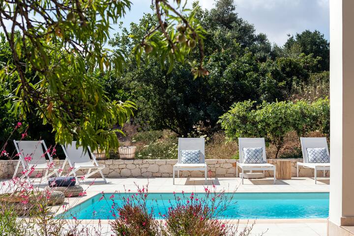 Levantes Luxury Home – Nature Inspired, Pool & BBQ gallery image 4