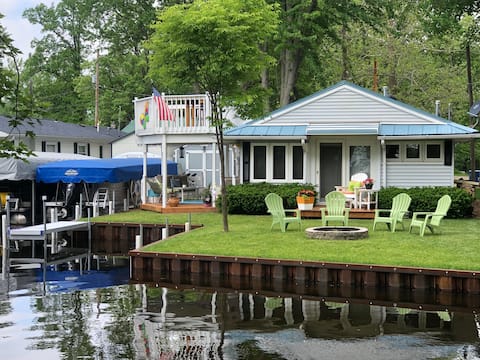 lake coldwater rentals cottage michigan vacation guests entire beds bath