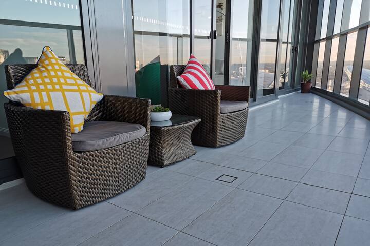 Views of Sydney Skyline 2BR – POOL & GYM gallery image 4