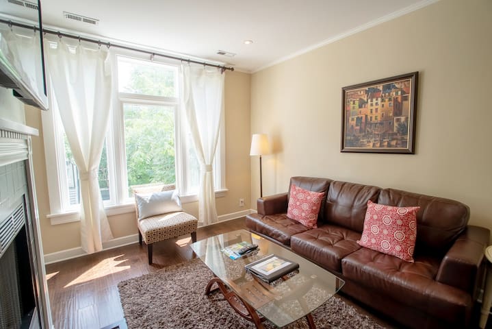 3BD/2BA (vs2) Perfect 4 Families/walk to shops