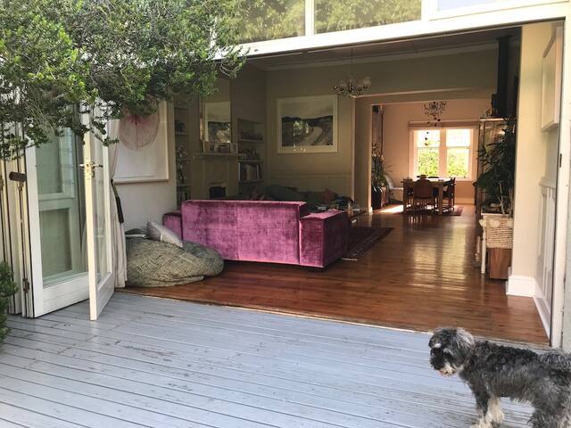 Sunny open plan artist home gallery image 3