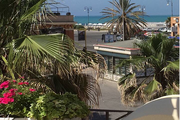 Ostia Lido sea view Charmin & Relax 1923 Building gallery image 5