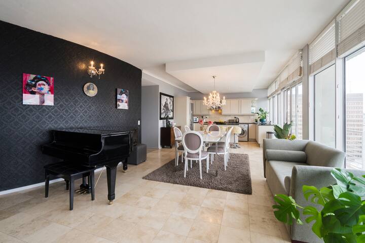 Penthouse Sunset | 2BR Luxury w/ Views + Parking gallery image 5