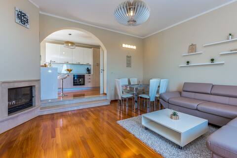 Successful Airbnb property: Luxury apartment with pool in Oprić