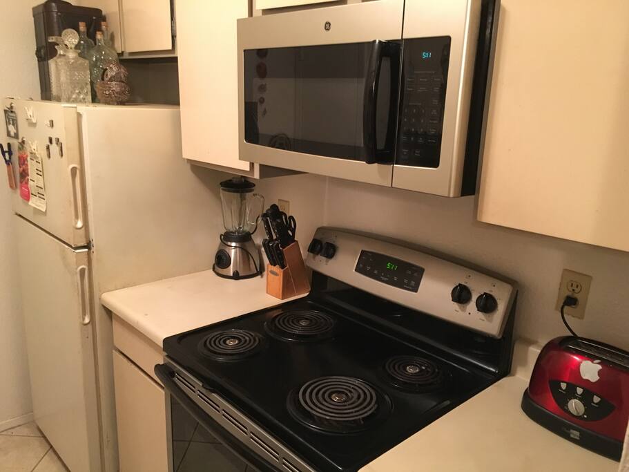 Right side of galley kitchen