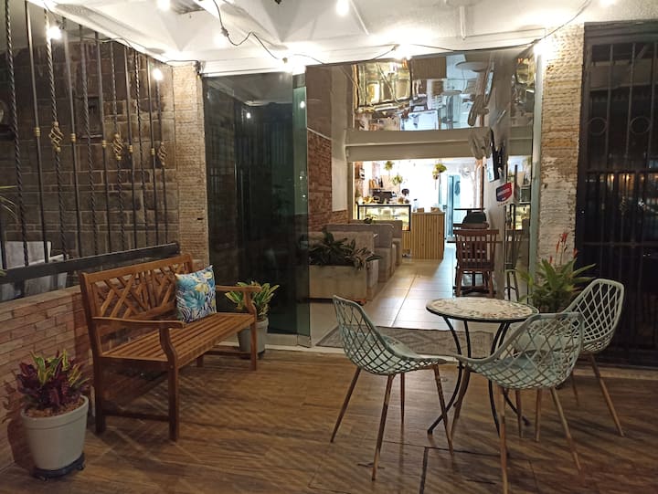 2 Tangara House and Café, Private Room with Air Bed and breakfasts