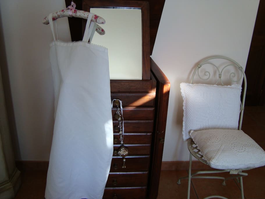 Consolle trucco, porta cravatte e gioielli