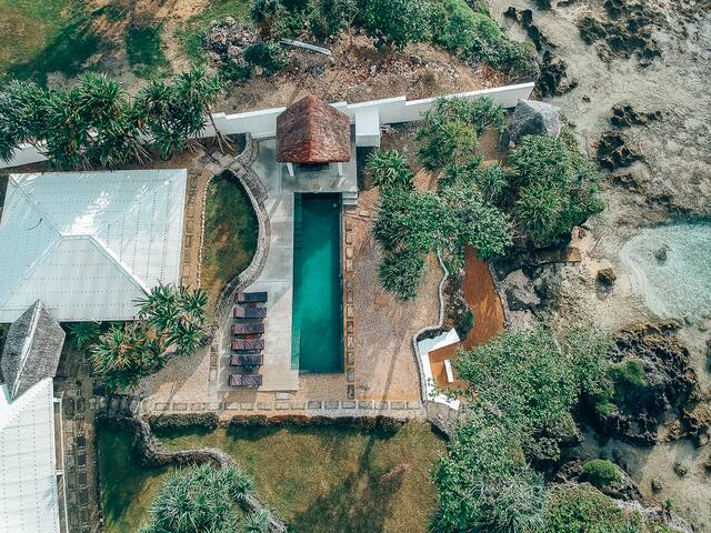 Bukurabeachhouse oceanfront villa