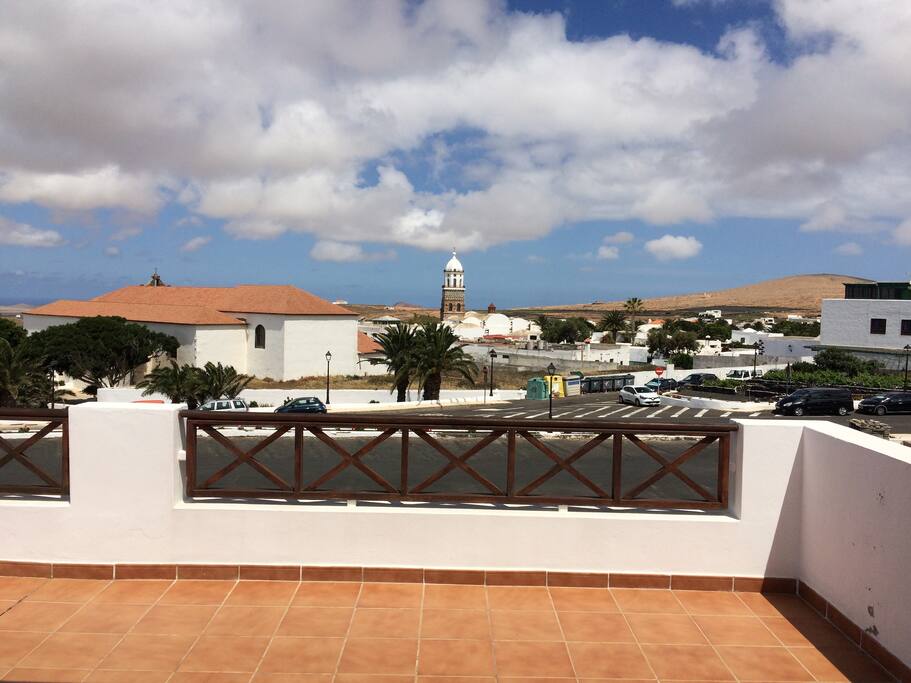 Gran terraza para disfrutar del sol y las vistas.