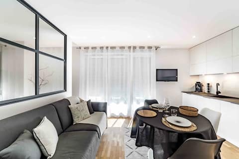 Top Airbnb: Cozy and friendly apartment with air conditioning and garage. à Lyon