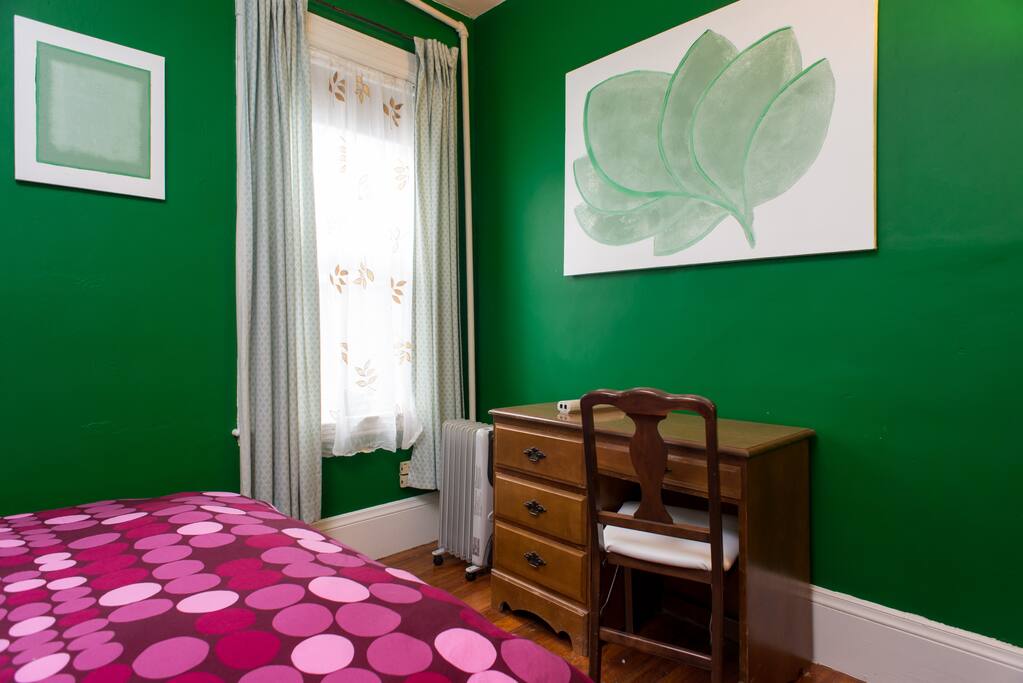 Above head ceiling fan and air conditioning for modifying the climate to your optimal homeostasis.