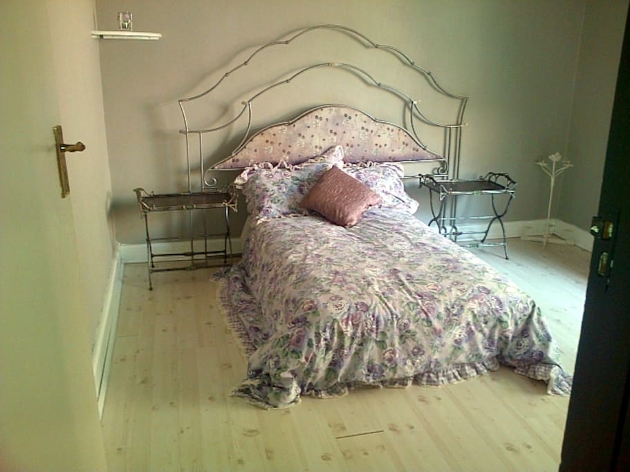 Spare bedroom in unit 1