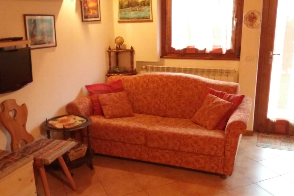 Salotto vista divano.