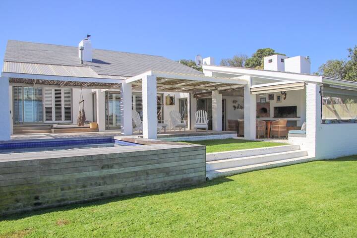 Sun, Sea and Sand Beach Villa gallery image 5