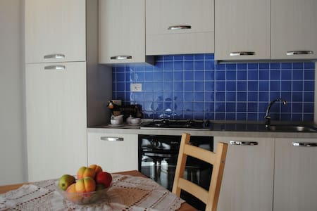 Wallpaper Spiaggia piano casa casetta For iPhone Free