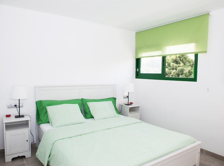 ห้องนอนมีเตียงคิงไซส์หนึ่งเตียง - ห้องนอนพร้อมเตียงคู่ 1 เตียง