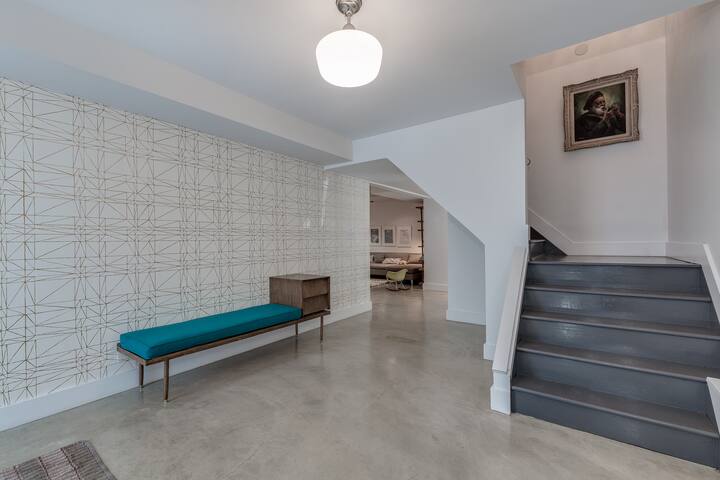 Central Modern House with View and 2 Kitchens gallery image 2