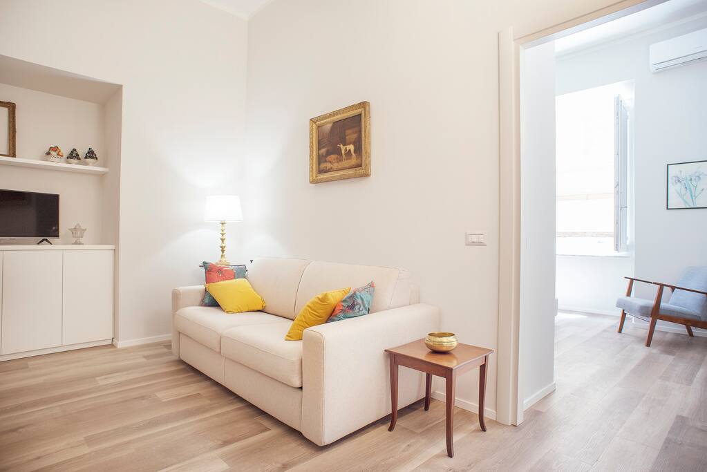 Zona living con divano letto matrimoniale